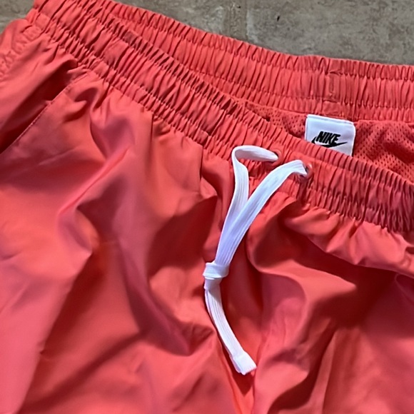 NWOT Nike Sportswear Men's Woven Shorts - Picture 3 of 7